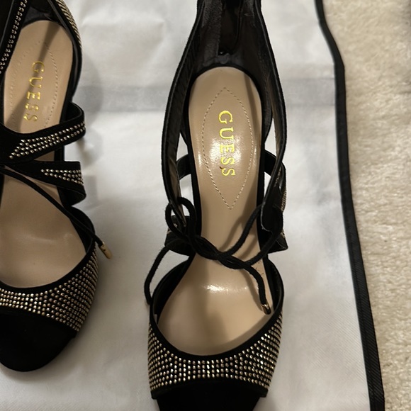 Size 8 Guess glamour heels - Picture 3 of 8